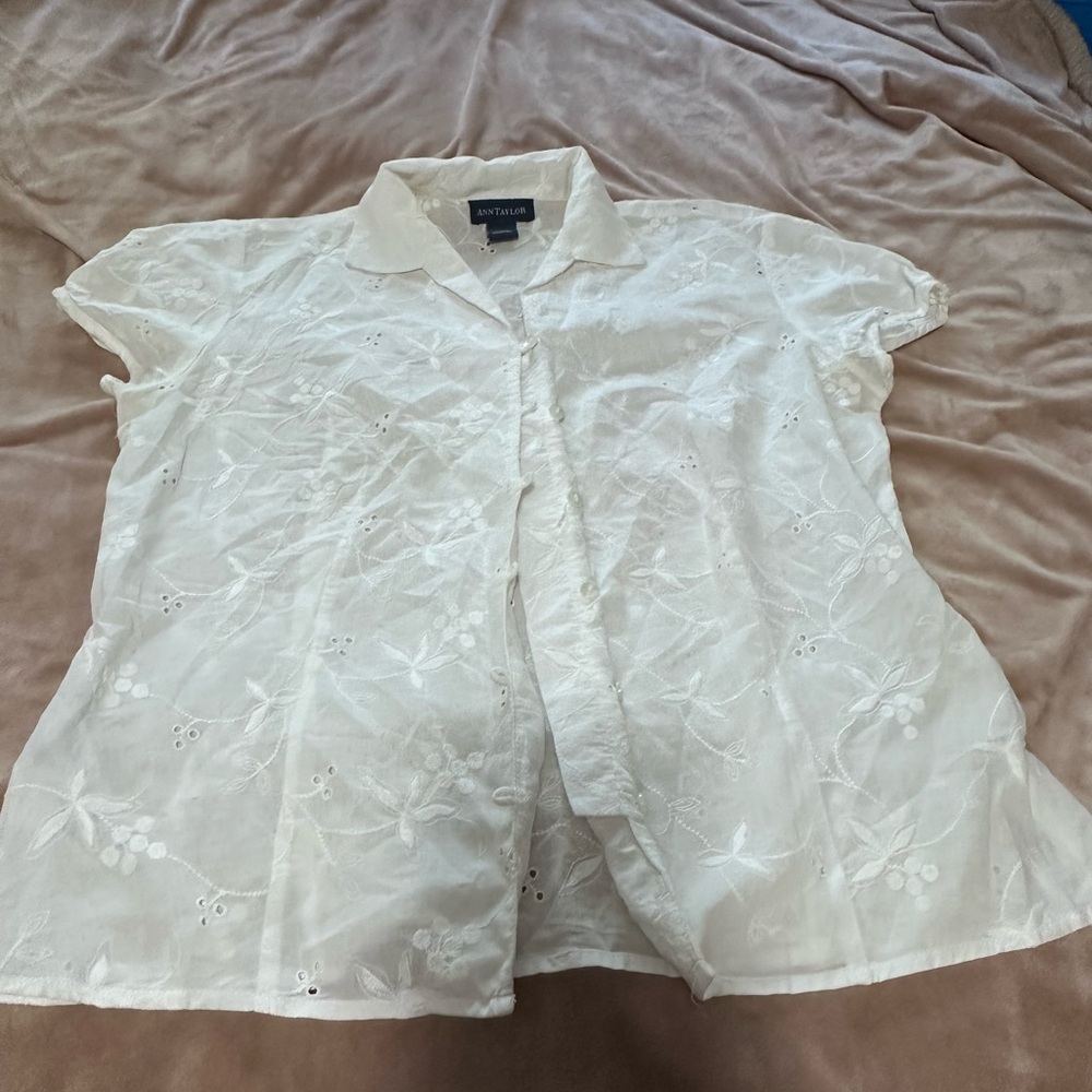 Ann Taylor Cream Embroidered Eyelet Vintage Inspired Button Down Shirt 4